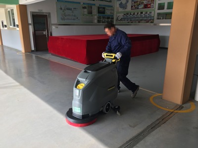 电动洗地机行业专家教你选刷盘 洗扫一体机